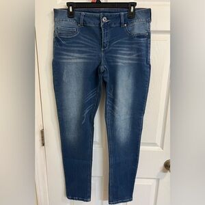 Maurice’s Jeggings size Large.